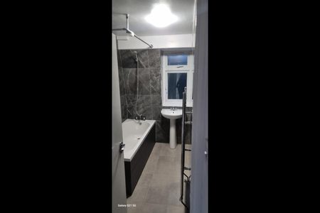 Room in a Shared House, Atkinson Road, E16 - Photo 3
