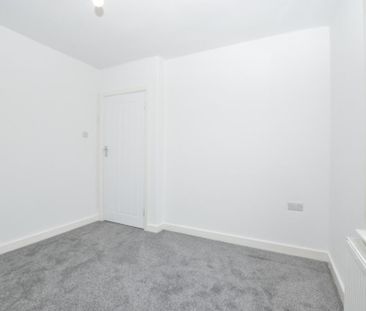 2 bedroom semi-detached house to rent - Photo 5