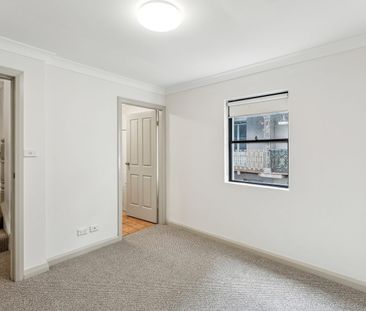 Renovated 3 bedroom + 4 bathroom terrace - Photo 4