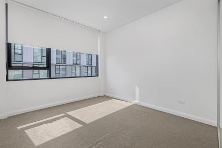Stylish Ultramodern Two Bedroom Apartment with Elevated Views - Photo 4
