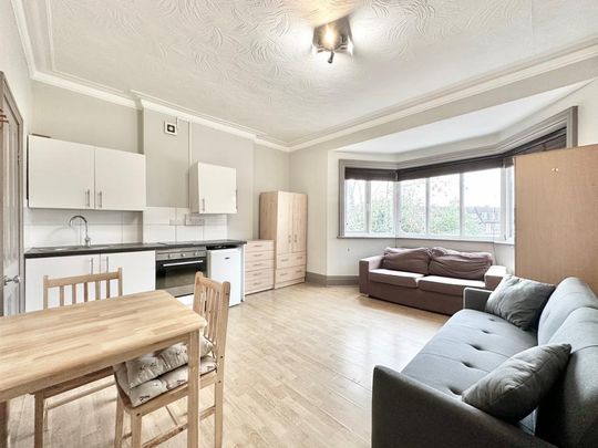 Studio to rent - Photo 1