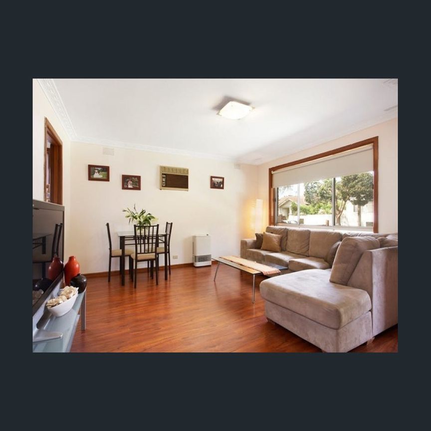 Bright And Spacious Two-Bedroom Home - Photo 1