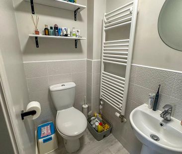 3 bedroom semi-detached house to rent - Photo 6