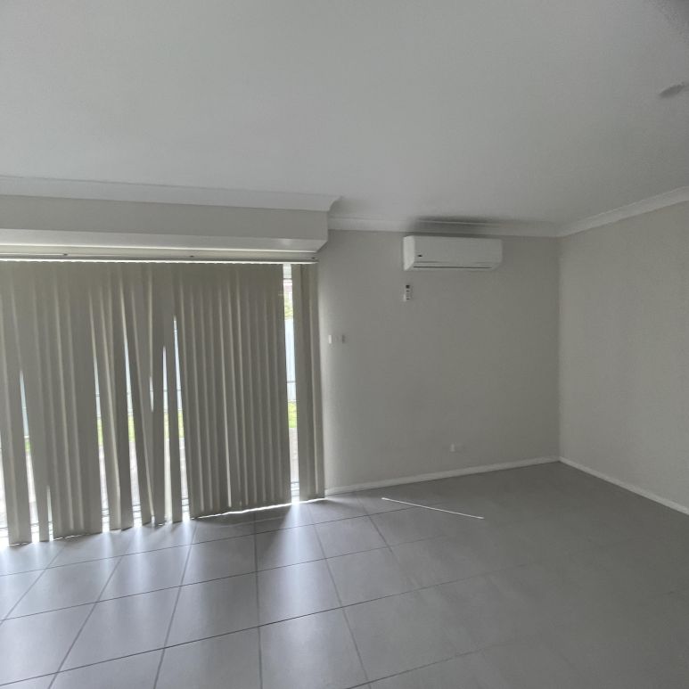 Modern, Spacious Townhouse - Photo 1