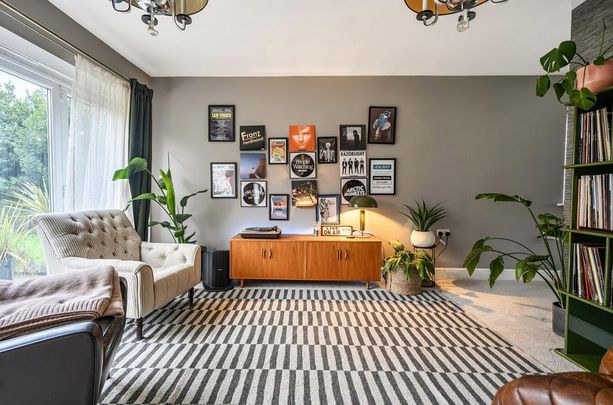 5 bedroom detached house to rent - Photo 1