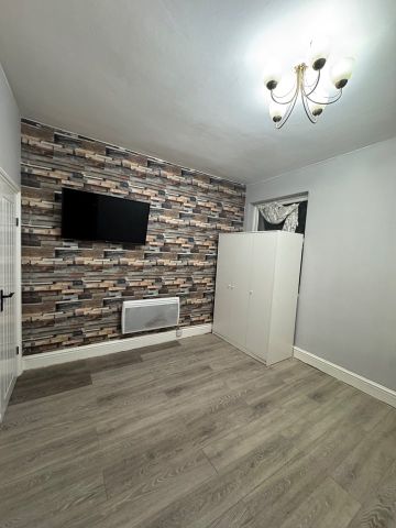 2 Bed Flat, Radstock Road, RG1 - Photo 3