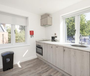 1 bedroom in a flat share to rent - Photo 3