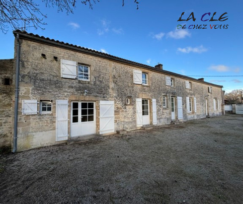 Location Maison 7 pièces 180m² COULONGES SUR L AUTIZE 79160 - Photo 1