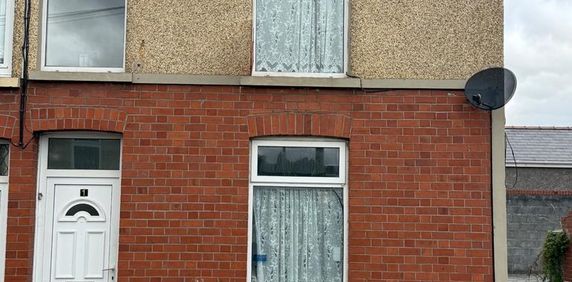 3 bedroom terraced house to rent - Photo 2