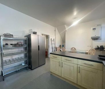6 bedroom flat to rent - Photo 3