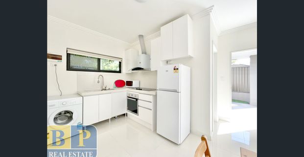 Free bills: water, Wi-Fi, electricity and gas furnished granny flat - Photo 1