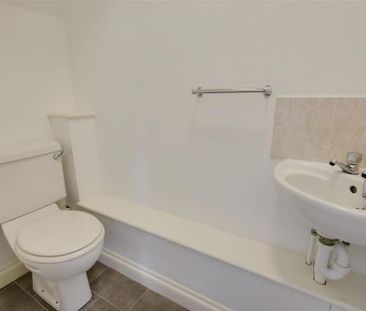 2 bedroom end of terrace house to rent - Photo 6