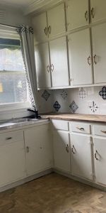 CONVENIENCE AND COMFORT IN CENTRAL BAIRNSDALE - Photo 3