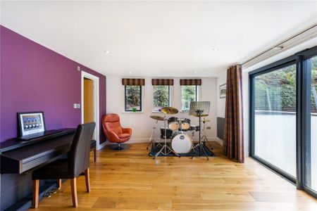 6 bedroom detached house to rent - Photo 4