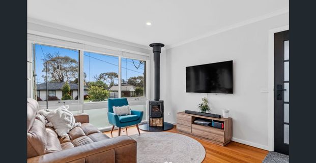 Sensationally Stylish - Photo 1