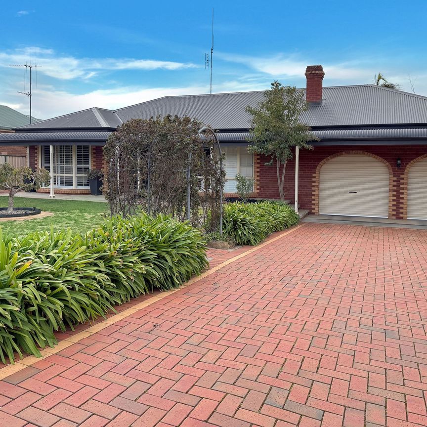 16 Collins Street, Kangaroo Flat - Photo 1