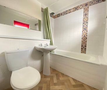 Warwick Place, West Cross, Swansea, SA3 - Photo 4