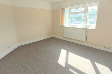 Poplar Close - Photo 3