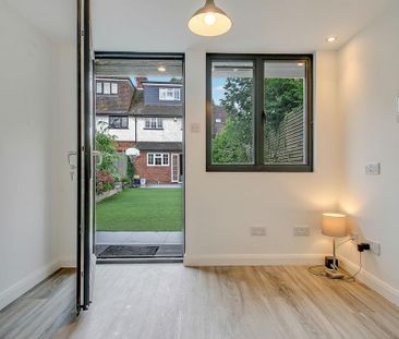 4 bedroom semi-detached house to rent - Photo 1