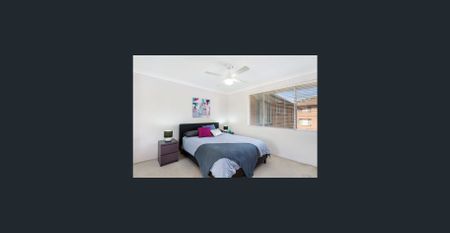 Stylish & Sunlit Top-Floor Apartment in the Heart of Miranda - Photo 4