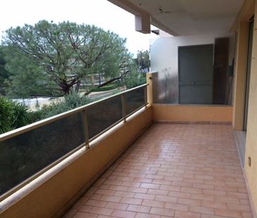 Location Appartement 1 pièce 36m² ST LAURENT DU VAR 06700 - Photo 6