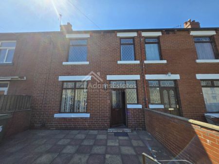 Price £1,000 pcm - Available Now - Unfurnished - Photo 3