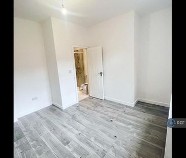 3 bedroom end of terrace house to rent - Photo 4