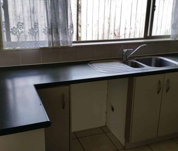 Spacious 3-bedroom home - Photo 2