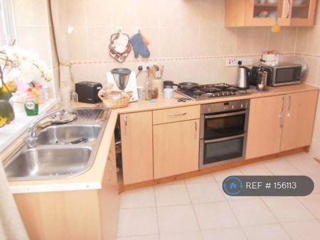 3 bedroom semi-detached house to rent - Photo 5