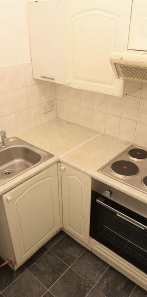 To Let 1 Bed Flat - Photo 1