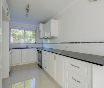 Modern 2 Bedroom Apartment in Labrador - Photo 6