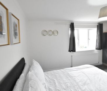 4 bedroom Flat To Let - Photo 5