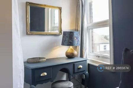 6 bedroom terraced house to rent - Photo 4