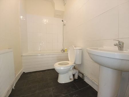 2 Bed Flat, Cambus Road, E16 - Photo 3