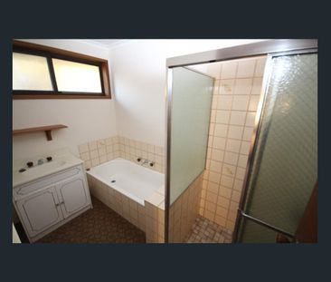 3/16 Ormond Road, East Geelong, Vic 3219 - Photo 3