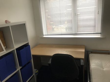 Room in a Shared House, Norman Row, LS5 - Photo 3