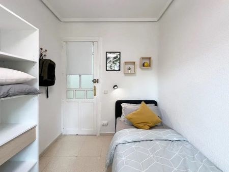 Avenida de Valladolid, Madrid, Community of Madrid 28008 - Photo 2