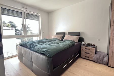 Moderne Dreizimmerwohnung mit Dachterrasse, Einbauküche und TG-Stellplatz mit Ladestation - Photo 3