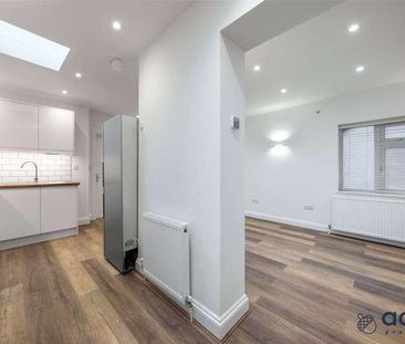 Regents Park Road, London, N3 - Photo 2