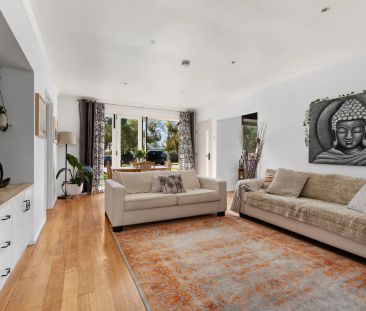 Three Bedroom Home With Huge Backyard - Photo 2