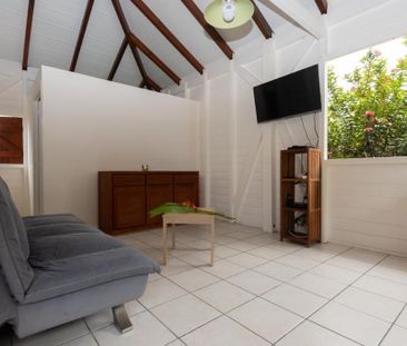 Location Maison 2 pièces 55m² STE ROSE 97115 - Photo 1