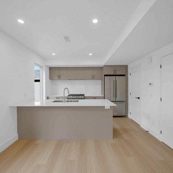For Lease - 502 Atlas Avenue Unit# D, Toronto, Ontario - Photo 1