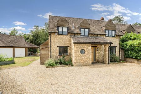 4 bedroom detached house to rent - Photo 4