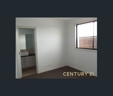 Space to Spread Out, Style to Match - Photo 2