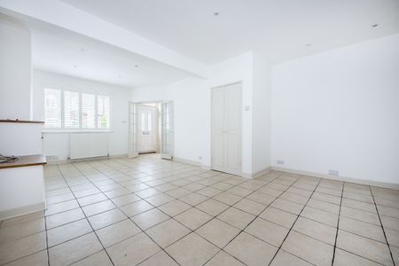 3 bedroom terraced house to rent - Photo 4