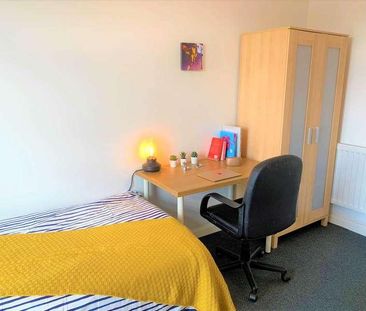 En-suite Room, On Board Street, Salford, M6 - Photo 4