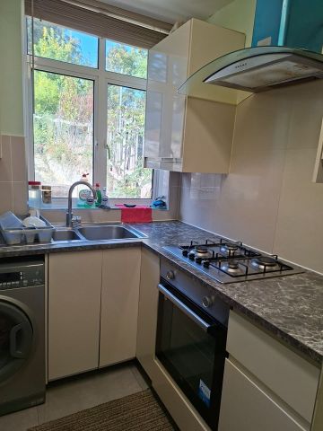 Room in a Shared House, Seymour Road Luton, LU1 - Photo 4