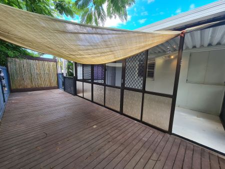 Character Queenslander with Privacy - Photo 4