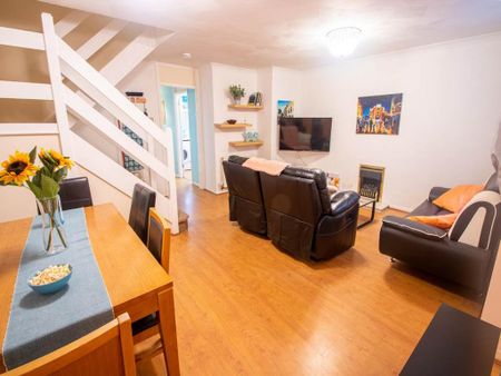 6 bedroom house to rent - Photo 2