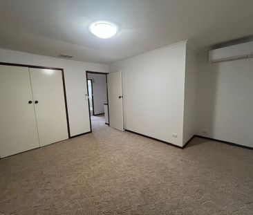 Central East Tamworth location stone throw to the CBD - Photo 5